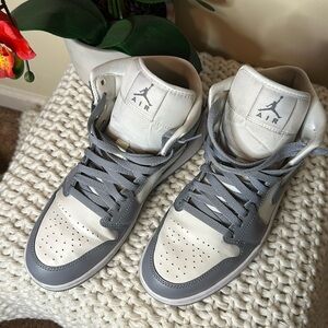 Nike Air Jordan 1 - Gray and White Hightop